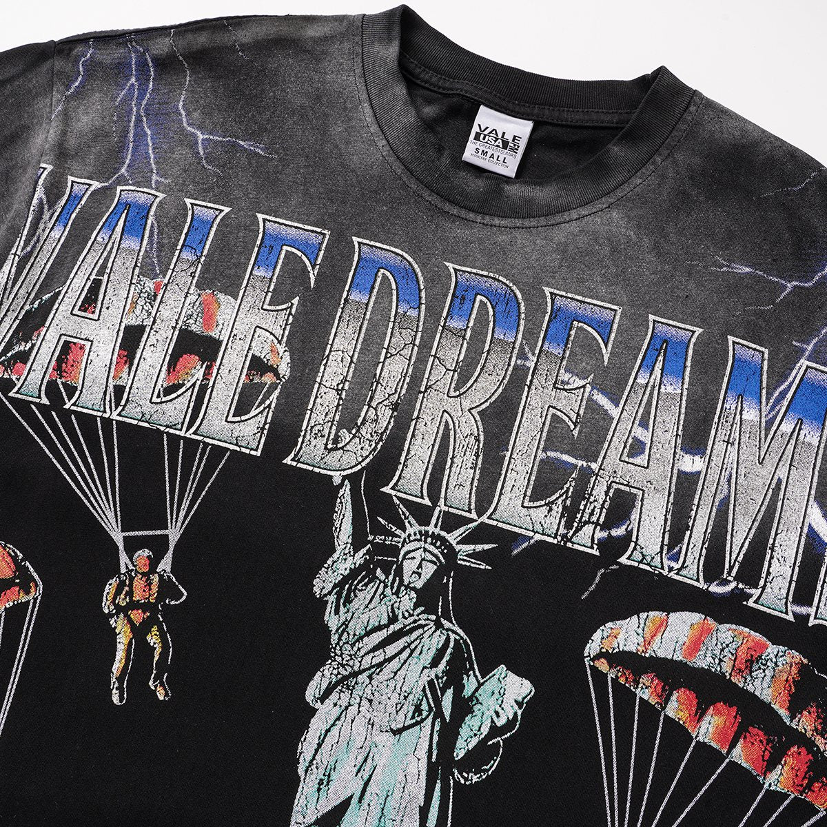 VALLEY Statue of Liberty Parachute Graphic T-Shirt